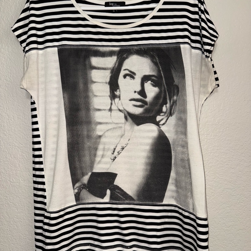 Stylish Black and White Striped Graphic Tee